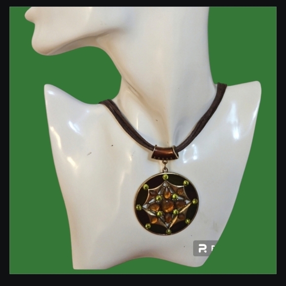 VTG Enamel Acrylic Gem Floral Mod Circle Pendant Cord Necklace - Picture 1 of 6